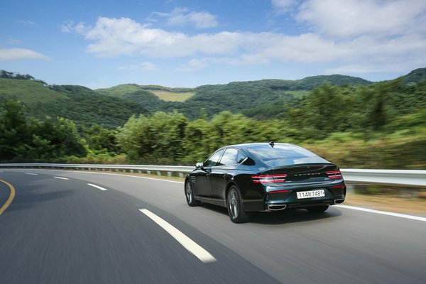 Pare-soleils rétractables : un atout pour la visibilité et la sécurité au volant en plein jour ?